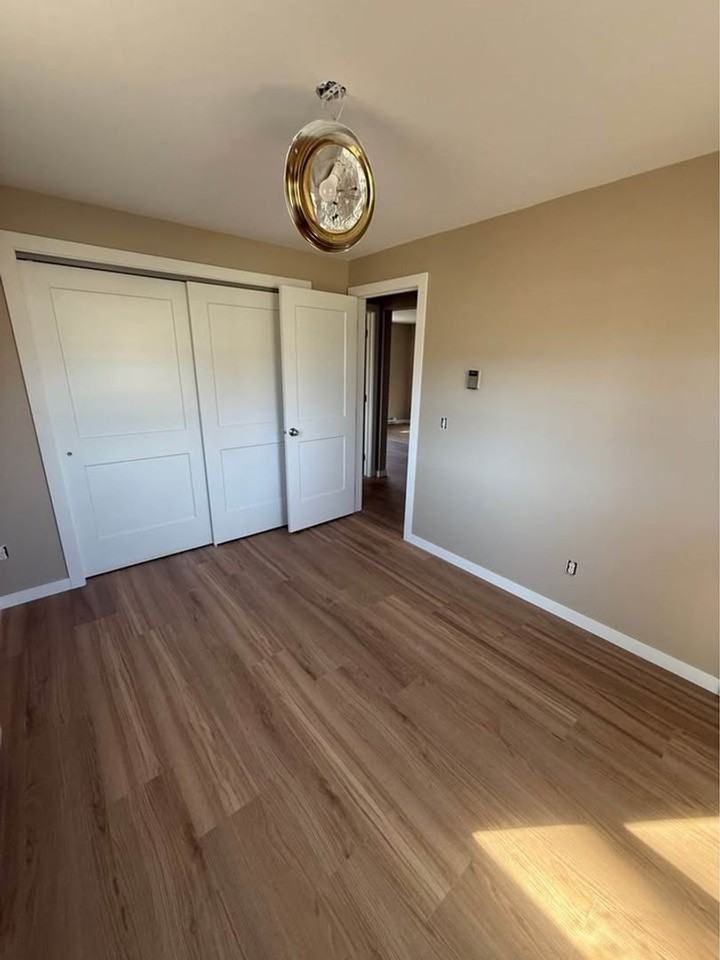 208 Park St N - Photo 4 of 6