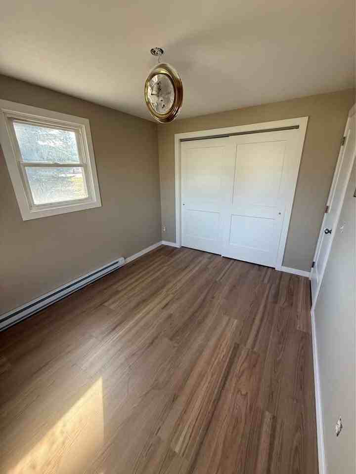 208 Park St N - Photo 5 of 6