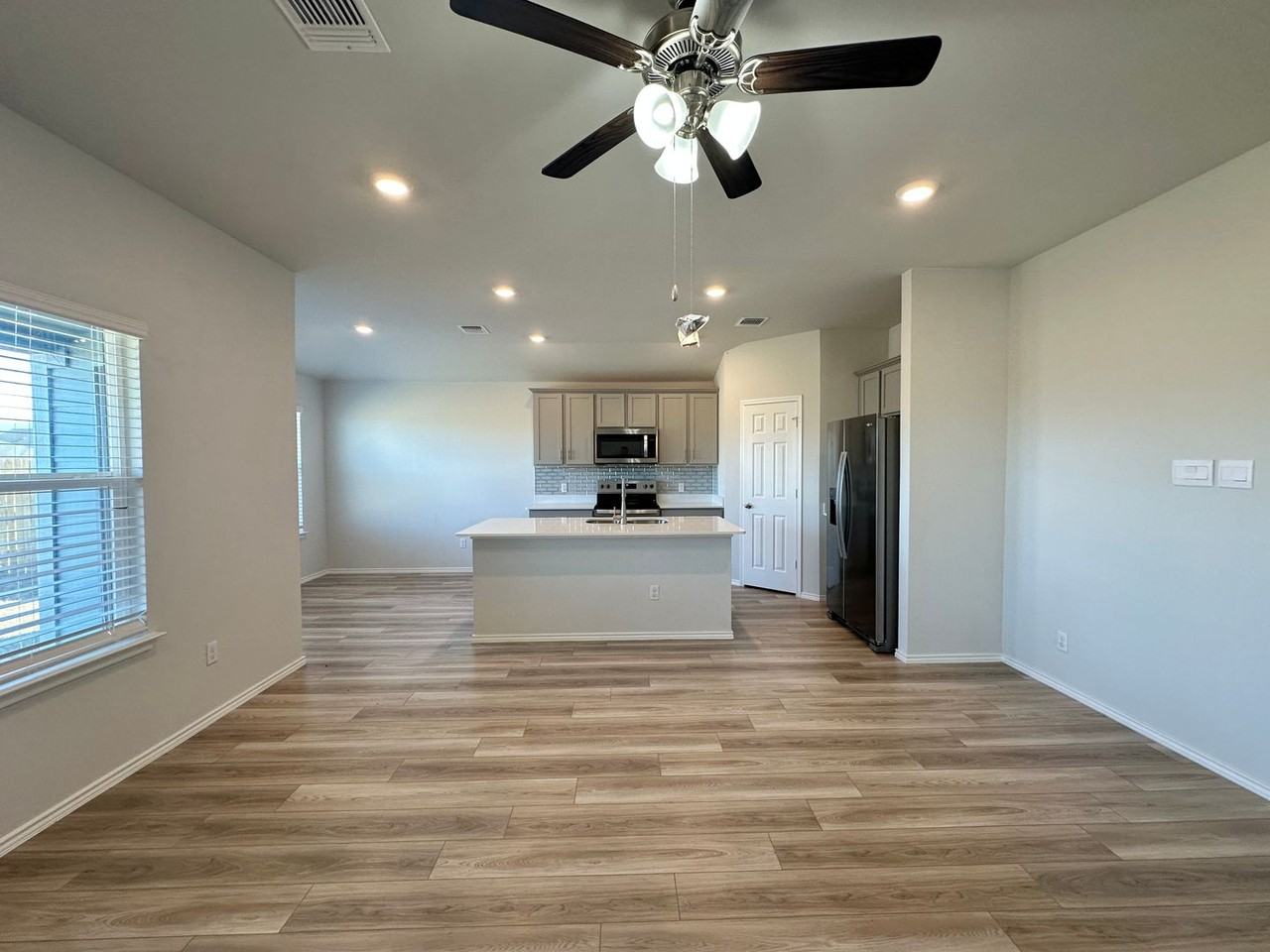 7208 Veronica Ct - Photo 3 of 31