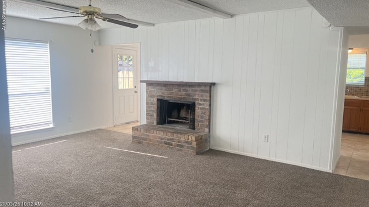 7221 W Cleburne Rd - Photo 3 of 34