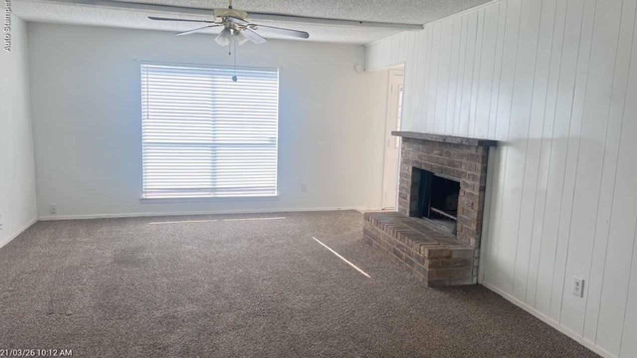 7221 W Cleburne Rd - Photo 4 of 34