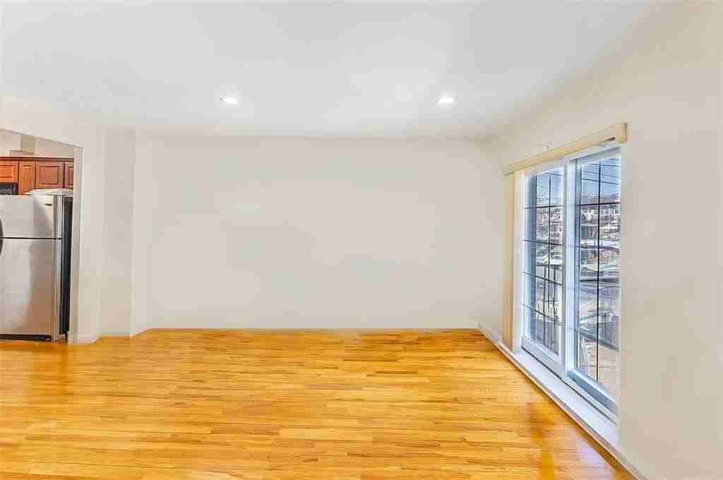 9526 Schenck St #2 - Photo 3 of 10