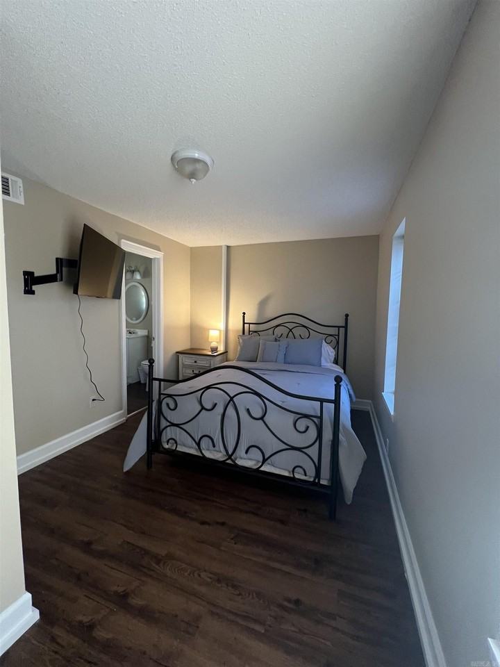 408 1/2 Booker St - Photo 5 of 9