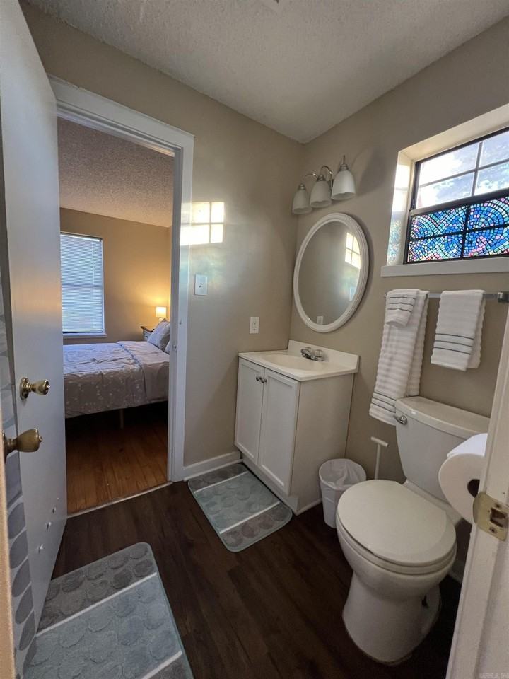408 1/2 Booker St - Photo 6 of 9