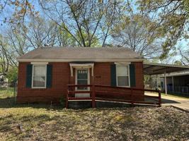 featured image of 4008 Maple Cir