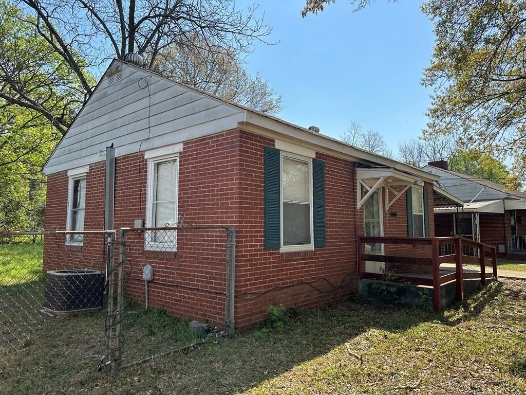 4008 Maple Cir - Photo 2 of 14