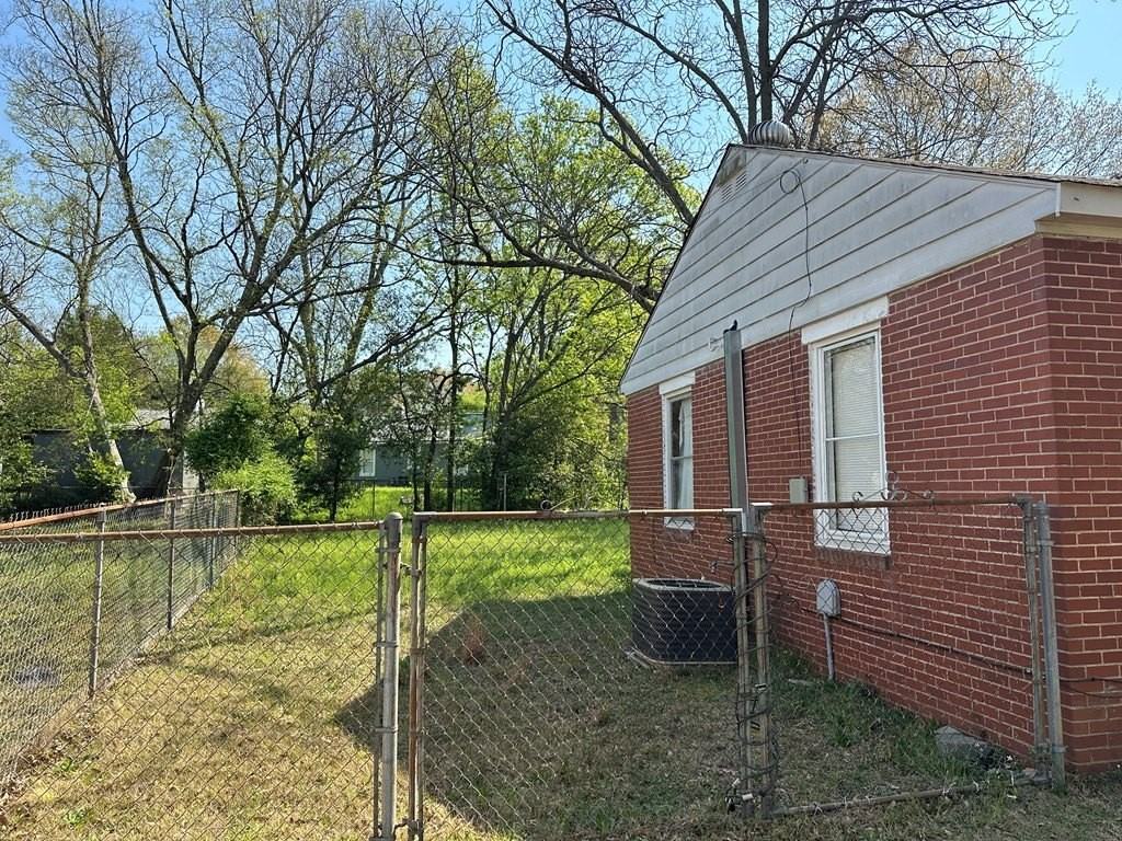 4008 Maple Cir - Photo 3 of 14