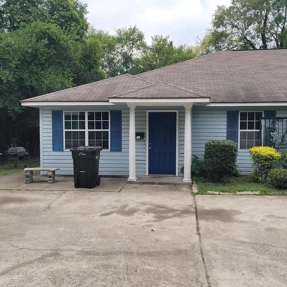 909 Washington Ave Apt 1 - Photo 2 of 8