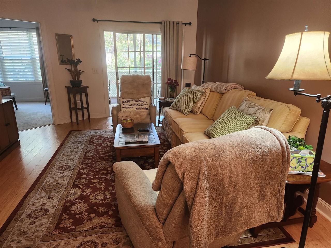 943 Algonquin Dr Unit B - Photo 2 of 13