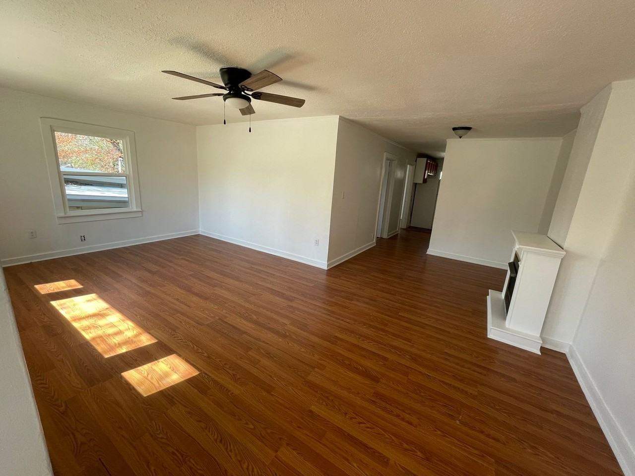 306 W 14th St - Photo 2 of 11