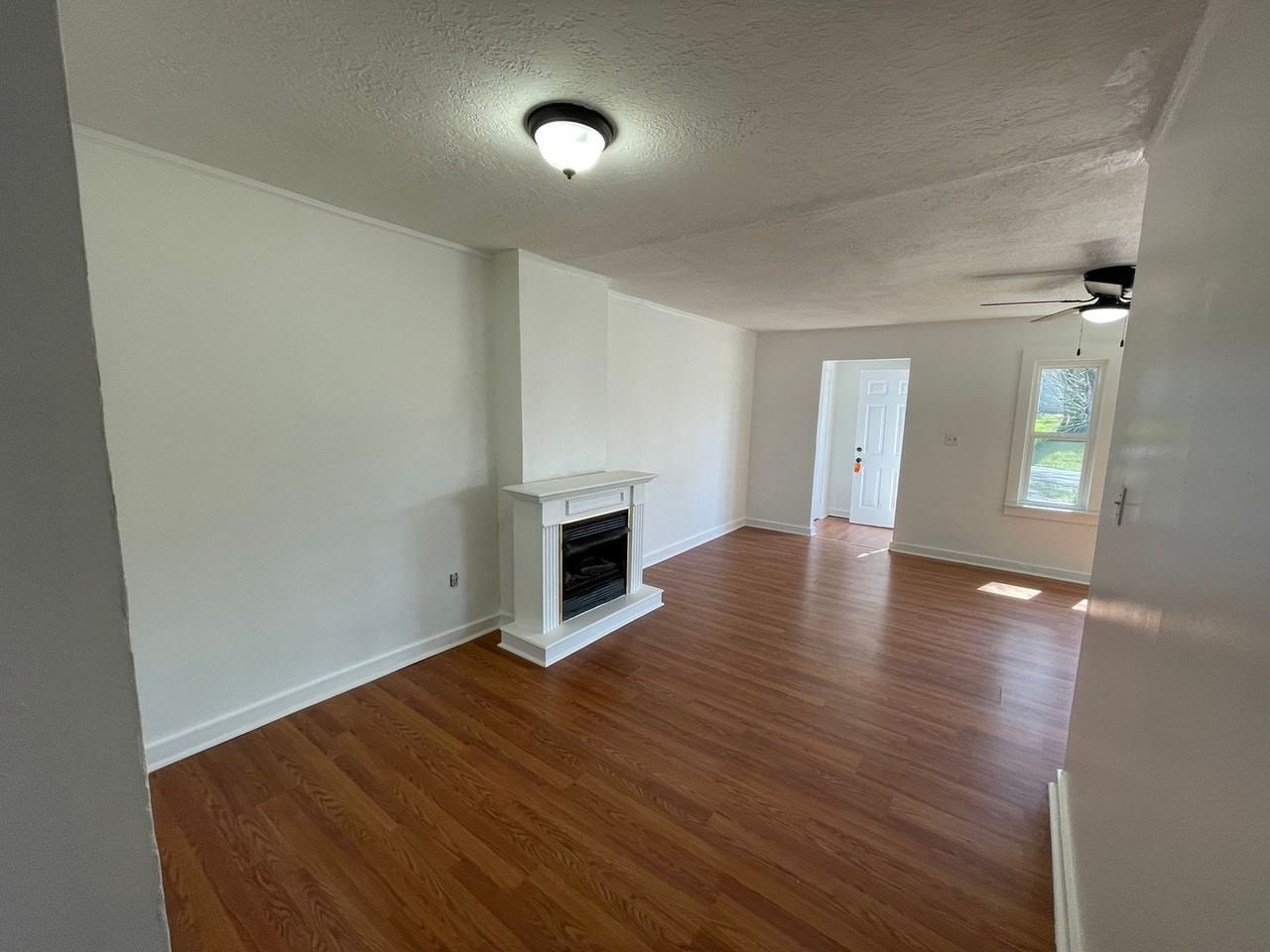 306 W 14th St - Photo 3 of 11