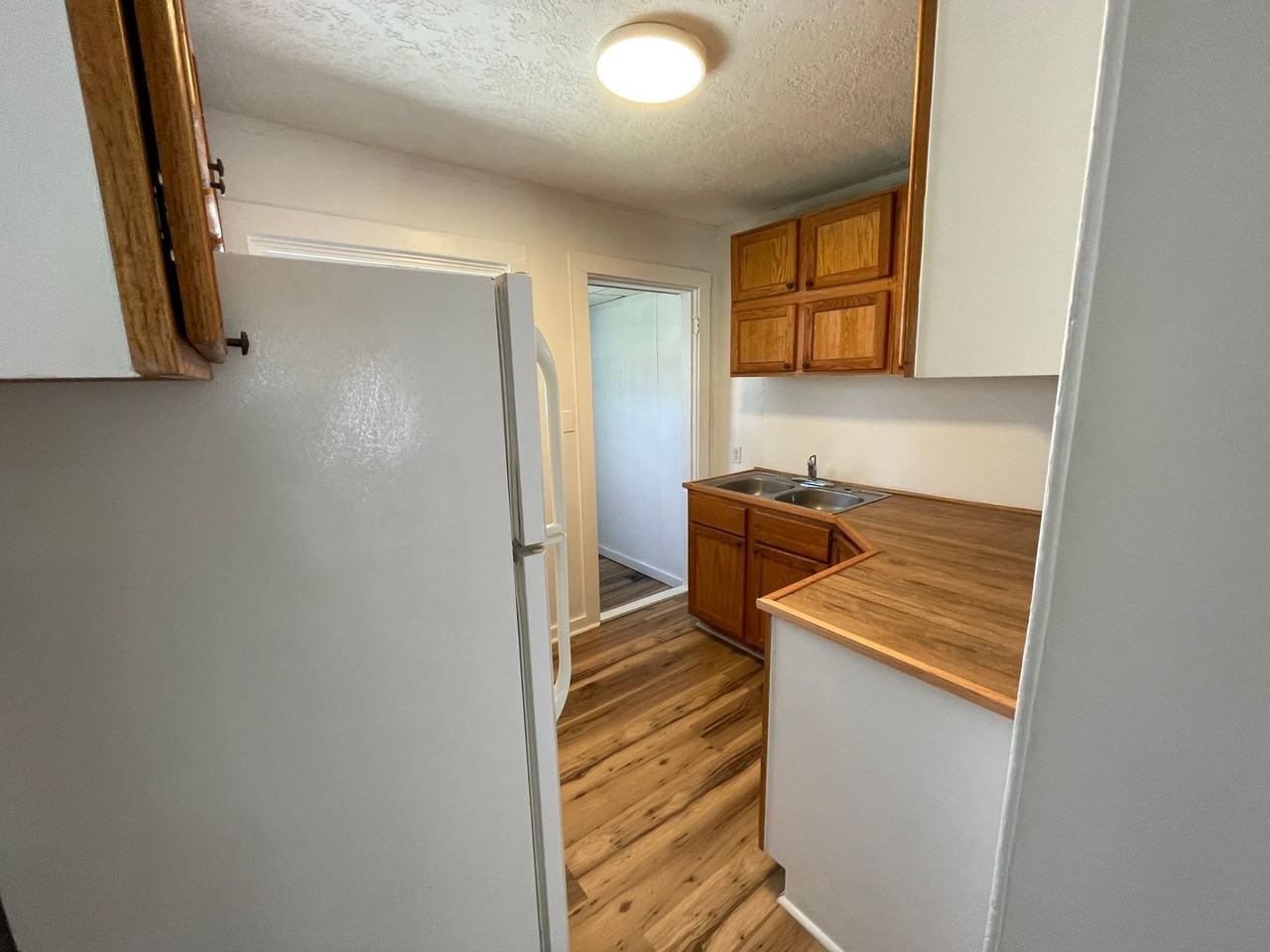 306 W 14th St - Photo 4 of 11