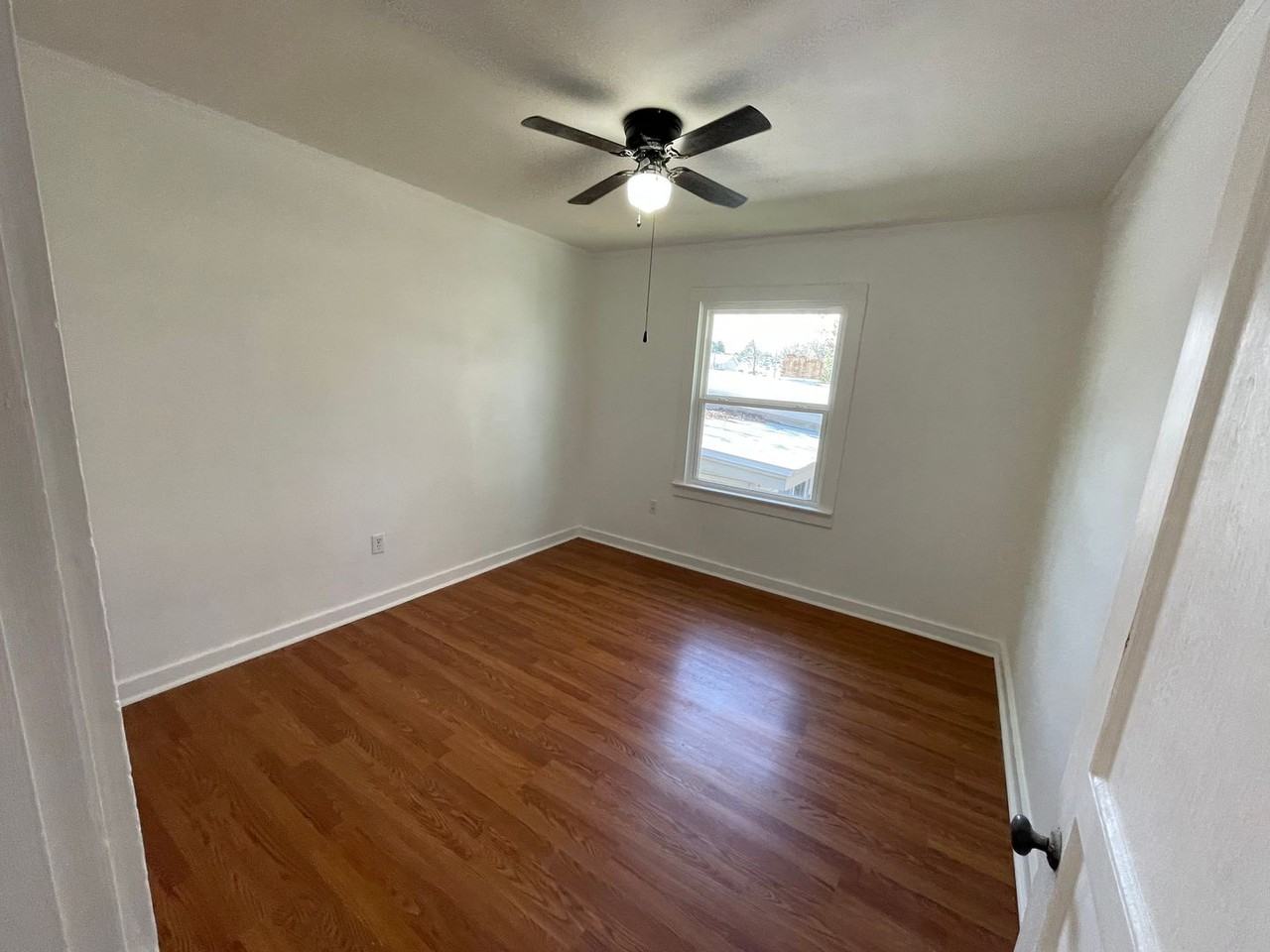 306 W 14th St - Photo 5 of 11