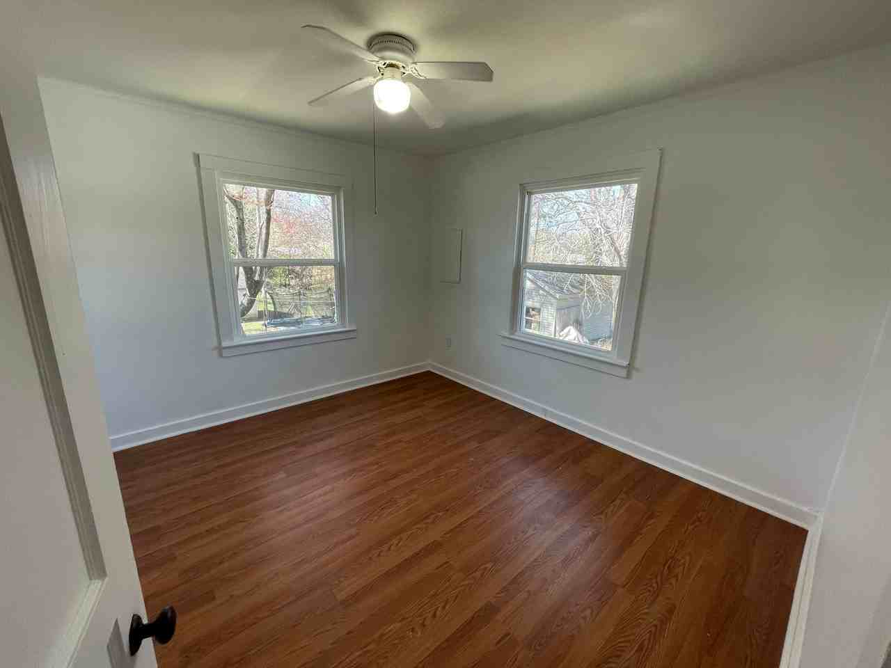 306 W 14th St - Photo 7 of 11