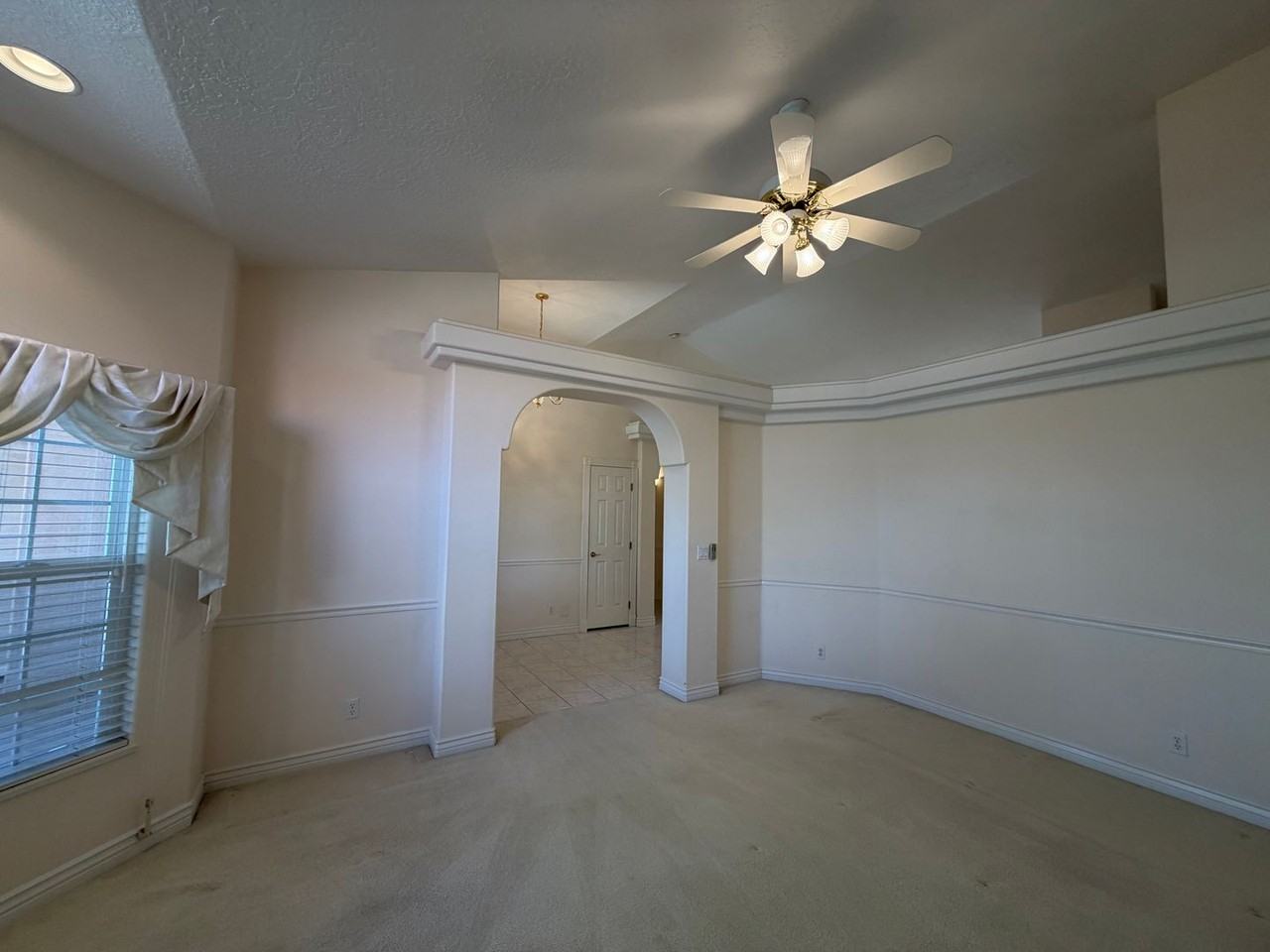 1118 Lizzie Ln - Photo 5 of 40