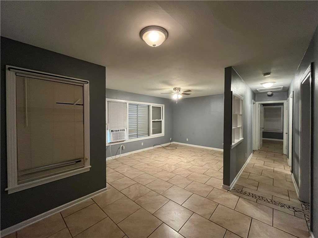 4213 Lowman St - Photo 5 of 13