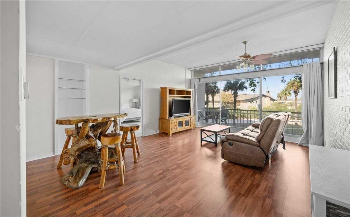 4600 Ocean Dr - Photo 4 of 11