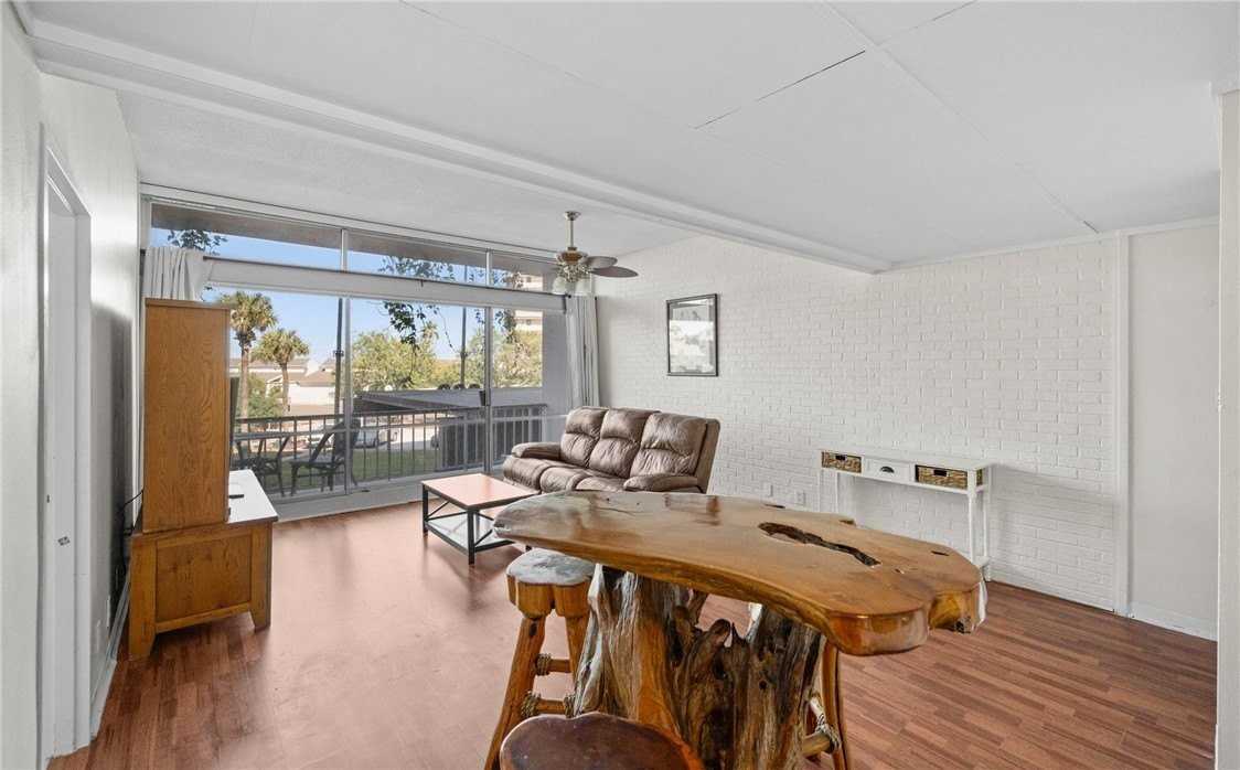 4600 Ocean Dr - Photo 5 of 11