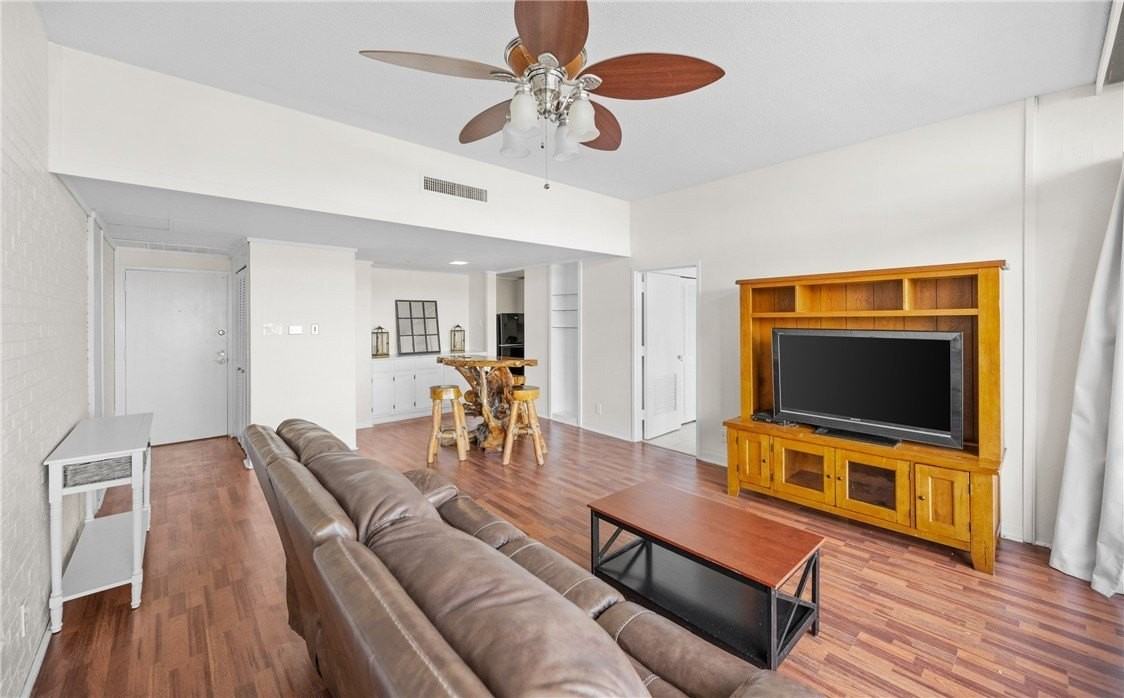 4600 Ocean Dr - Photo 6 of 11