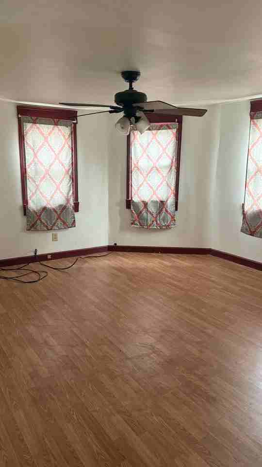 315 N Shenango St - Photo 2 of 8