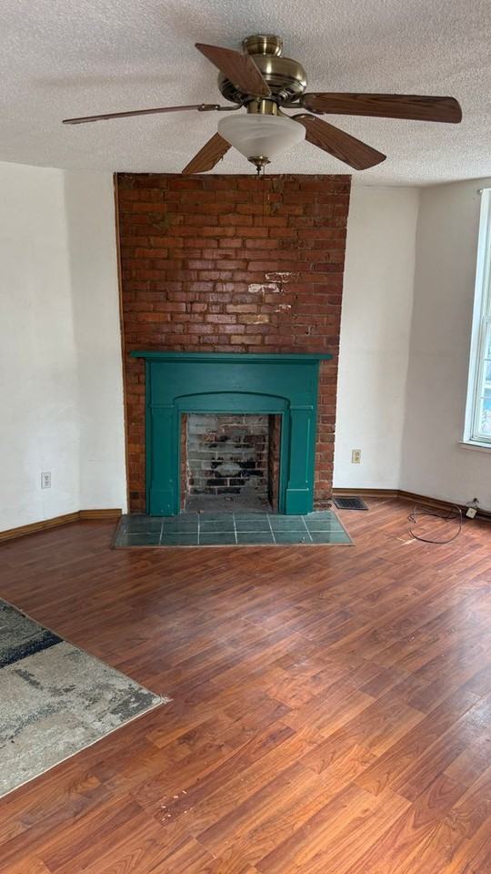 315 N Shenango St - Photo 3 of 8