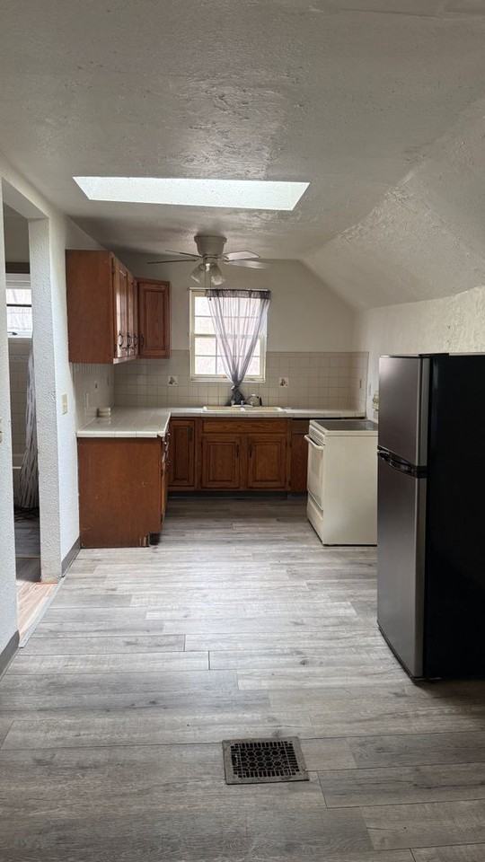 315 N Shenango St - Photo 4 of 8