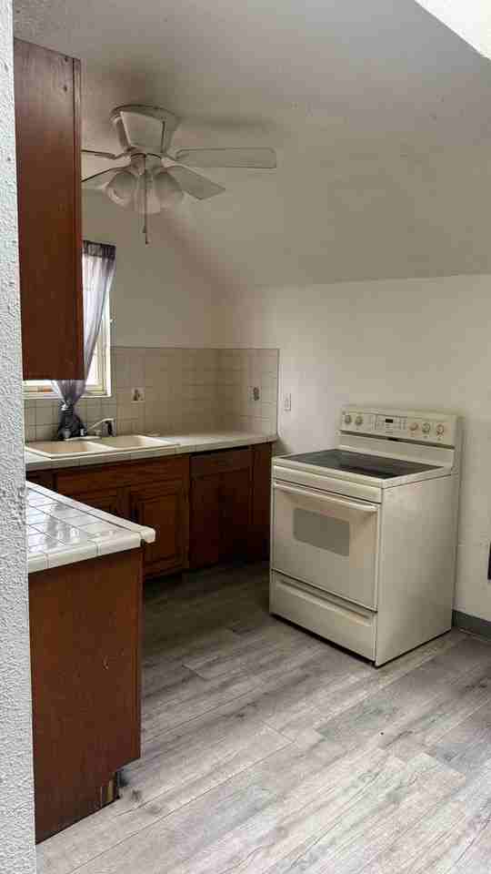 315 N Shenango St - Photo 5 of 8