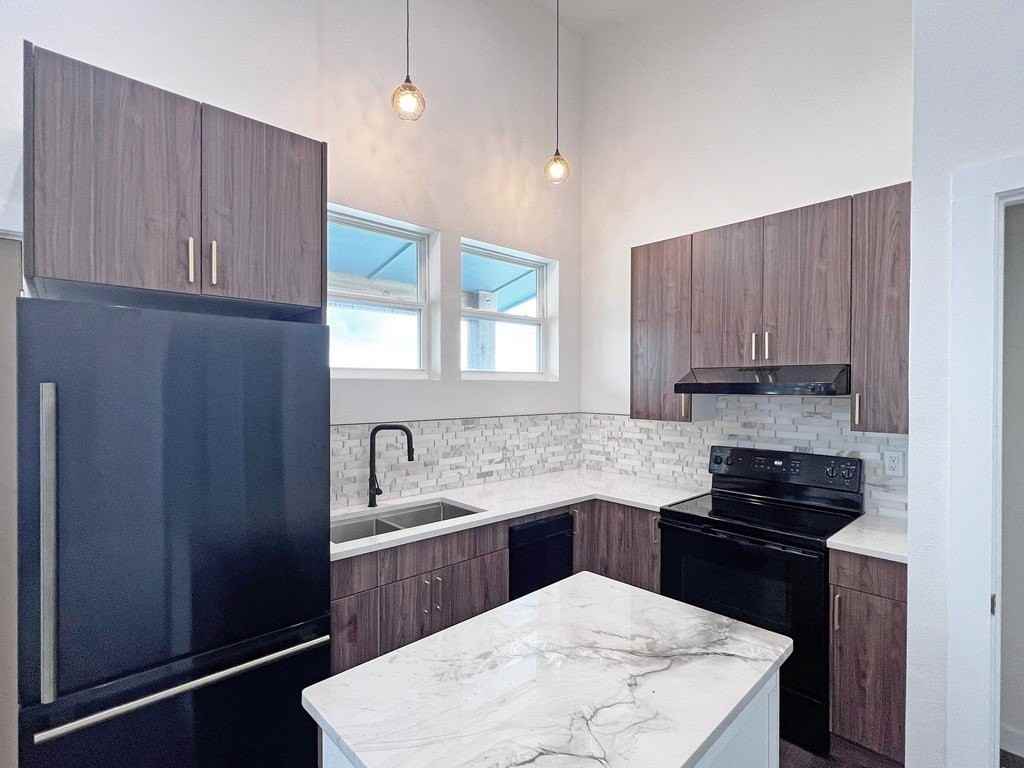 110 Landry Cir - Photo 5 of 17