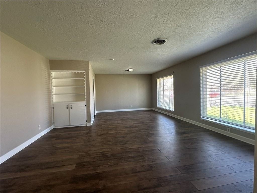 6022 Killarney Dr - Photo 3 of 12