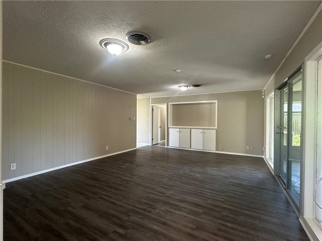 6022 Killarney Dr - Photo 6 of 12