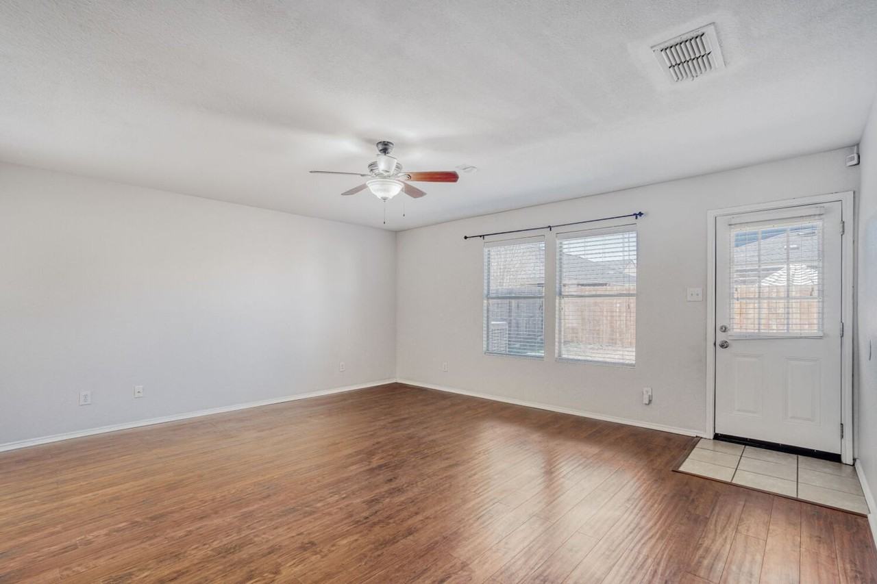 24719 Corral Gables - Photo 4 of 28