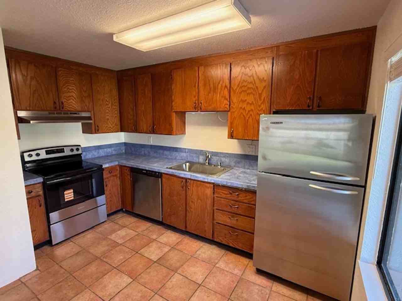 505 Del Valle Cir - Photo 6 of 29