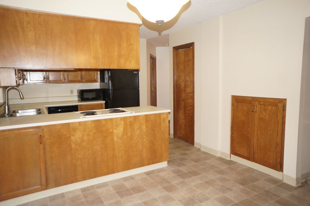 1320 Oak Ter - Photo 6 of 28