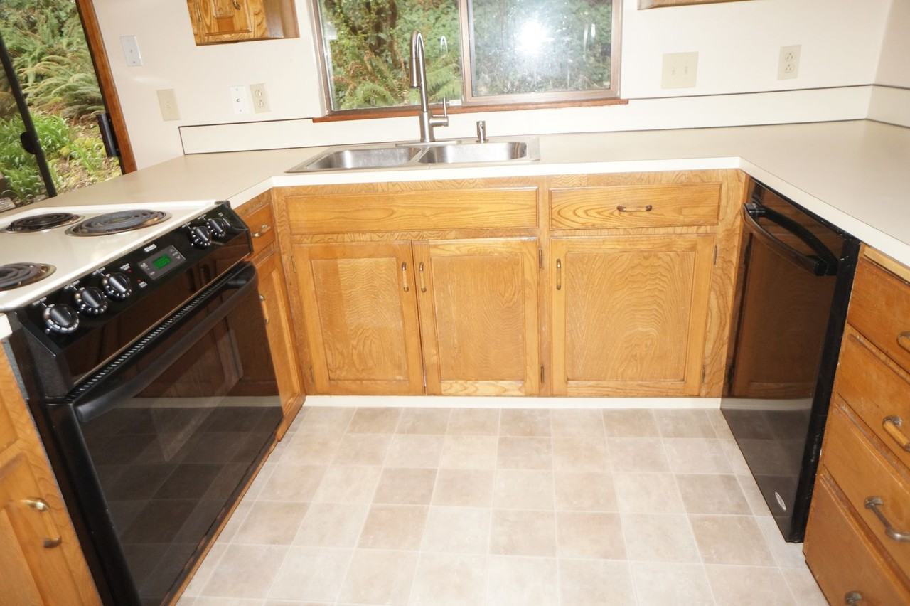 1320 Oak Ter - Photo 7 of 28