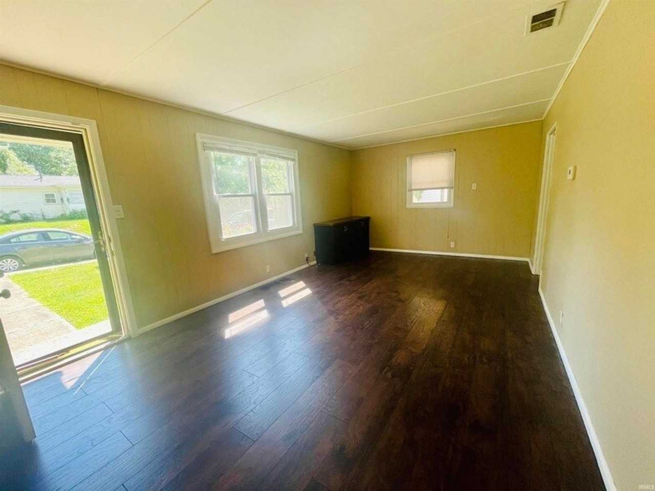 416 S Eastside Dr - Photo 5 of 40