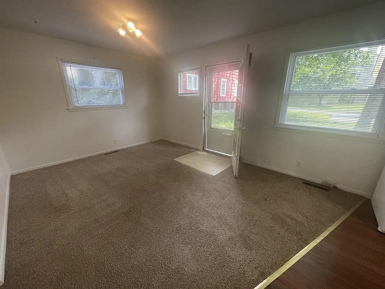 521 E. 7th - Photo 3 of 15