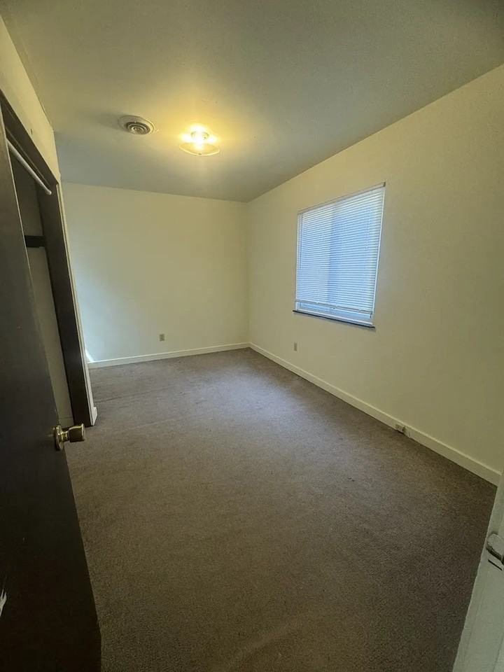 521 E. 7th - Photo 7 of 15