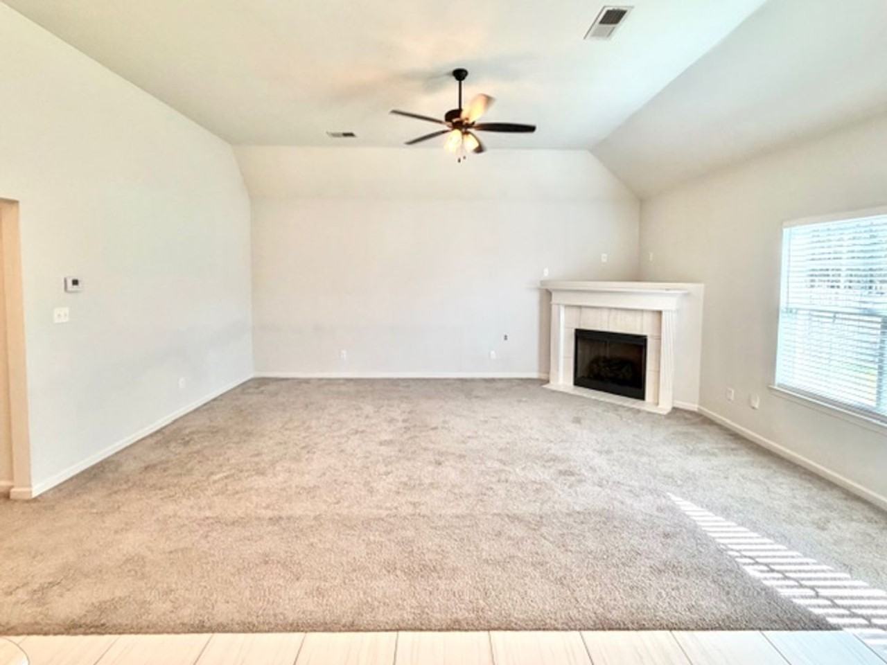 1521 Miskelly Dr - Photo 3 of 13