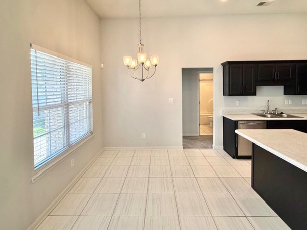 1521 Miskelly Dr - Photo 6 of 13