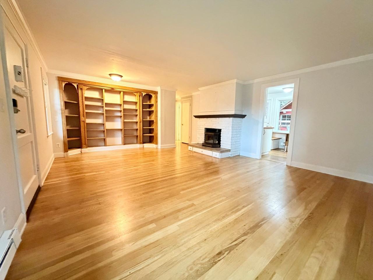 14320 22nd Ave Ne - Photo 2 of 21