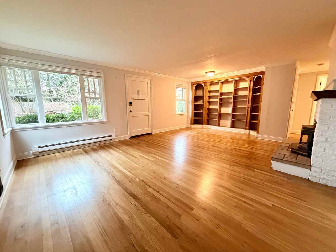 14320 22nd Ave Ne - Photo 3 of 21