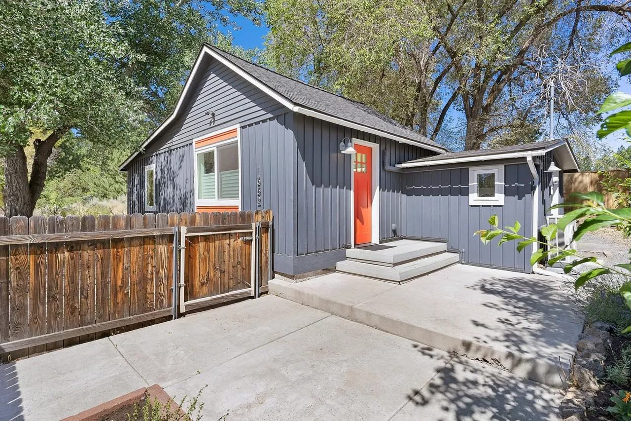 1552 Ne 5th St - Photo 2 of 25