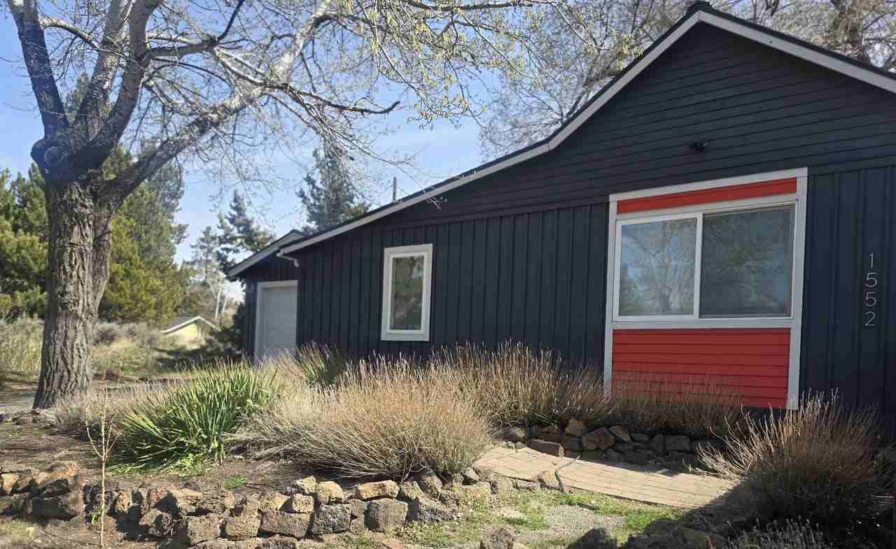 1552 Ne 5th St - Photo 3 of 25