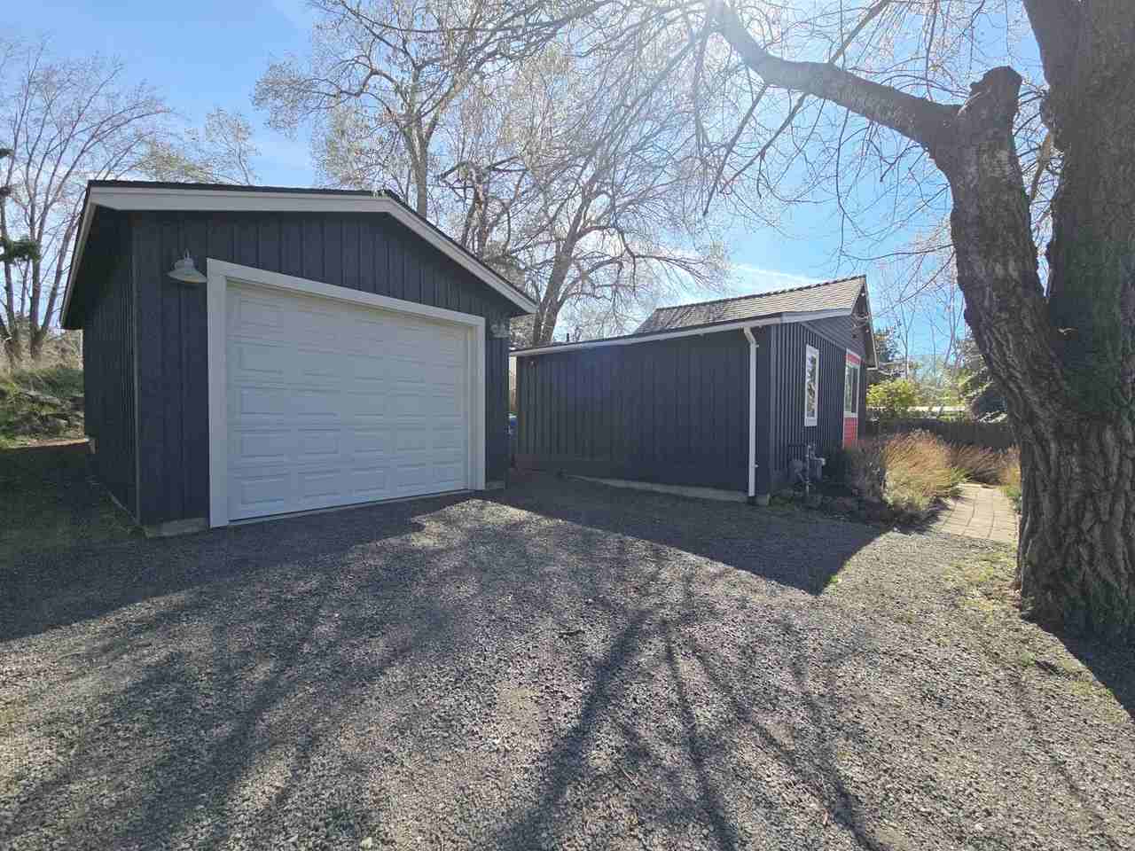 1552 Ne 5th St - Photo 5 of 25