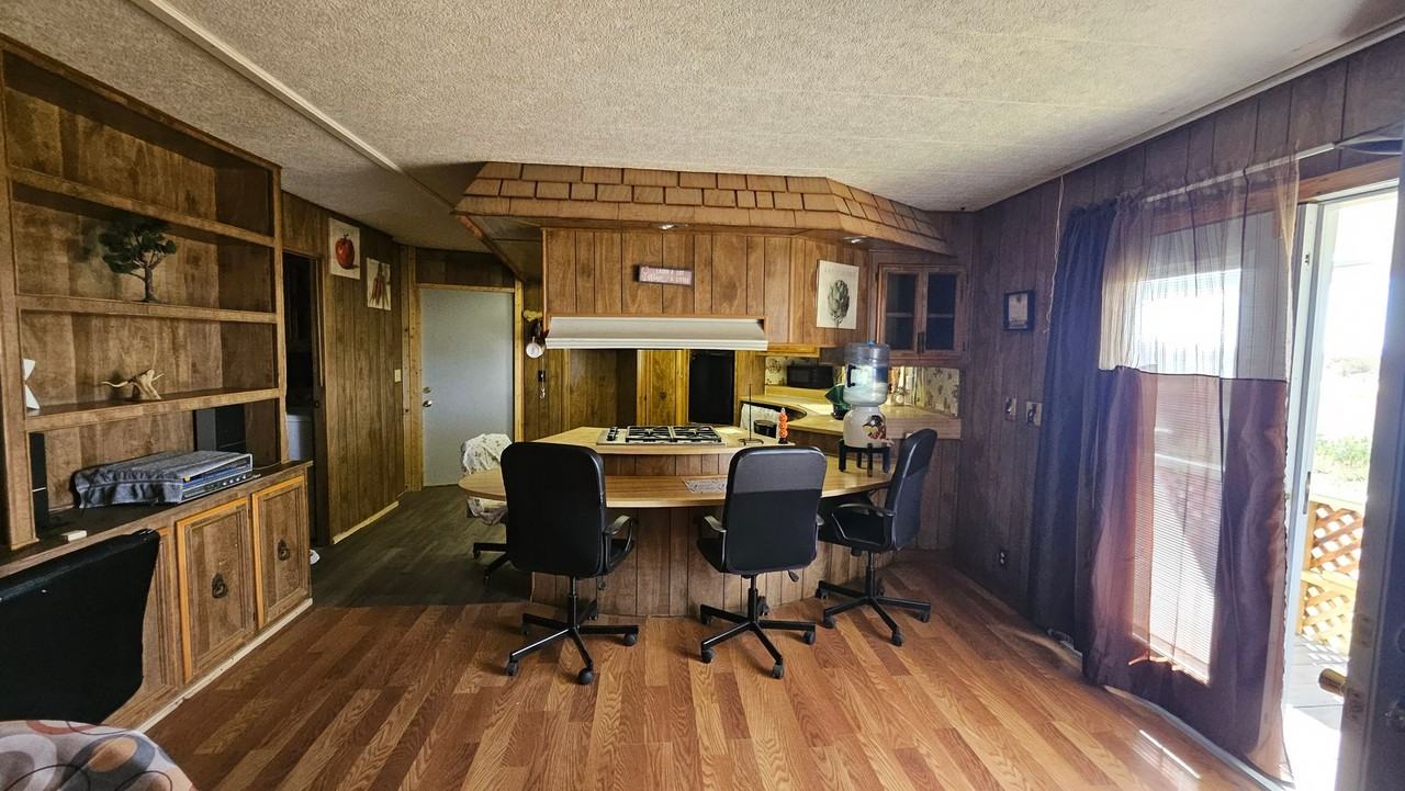 18077 Avenue B - Photo 4 of 17