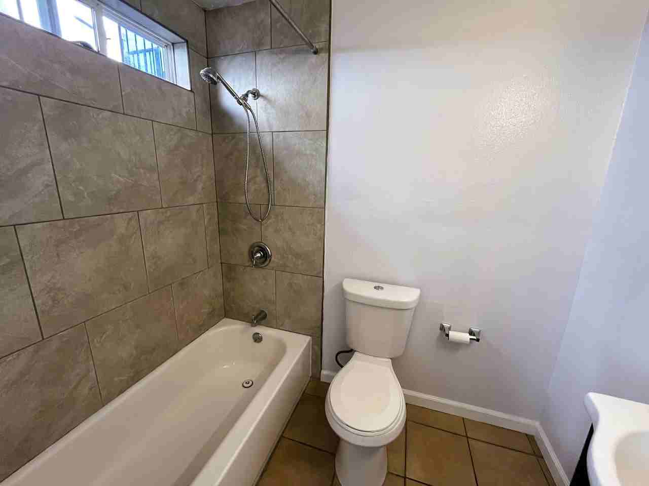 8656 MacArthur Blvd - Photo 3 of 8