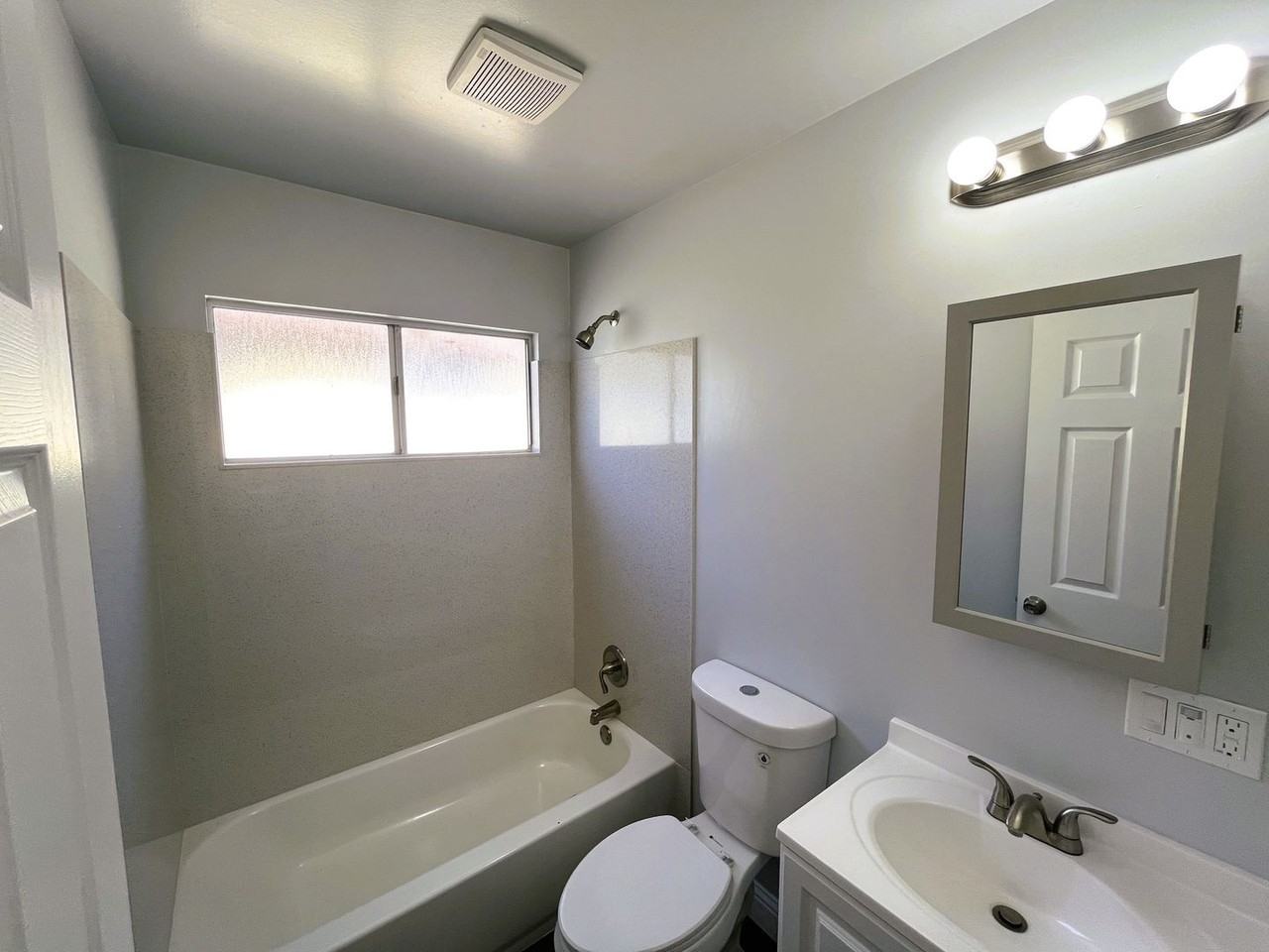 8656 MacArthur Blvd - Photo 5 of 8