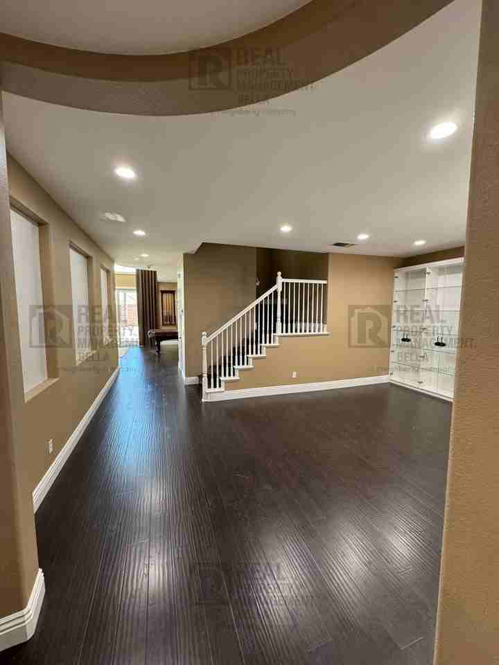 26381 Castle Ln - Photo 3 of 50