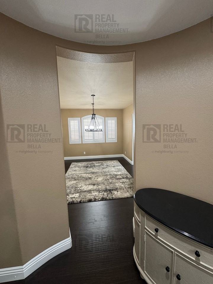 26381 Castle Ln - Photo 4 of 50