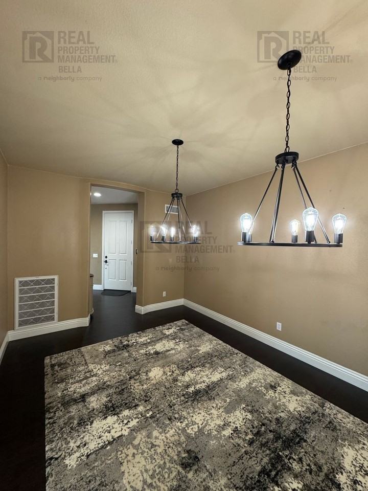 26381 Castle Ln - Photo 7 of 50